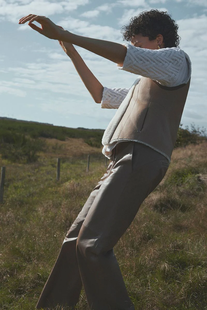 Abena Shearling waistcoat | Super Neutral | Vest fra Gustav - Image 13