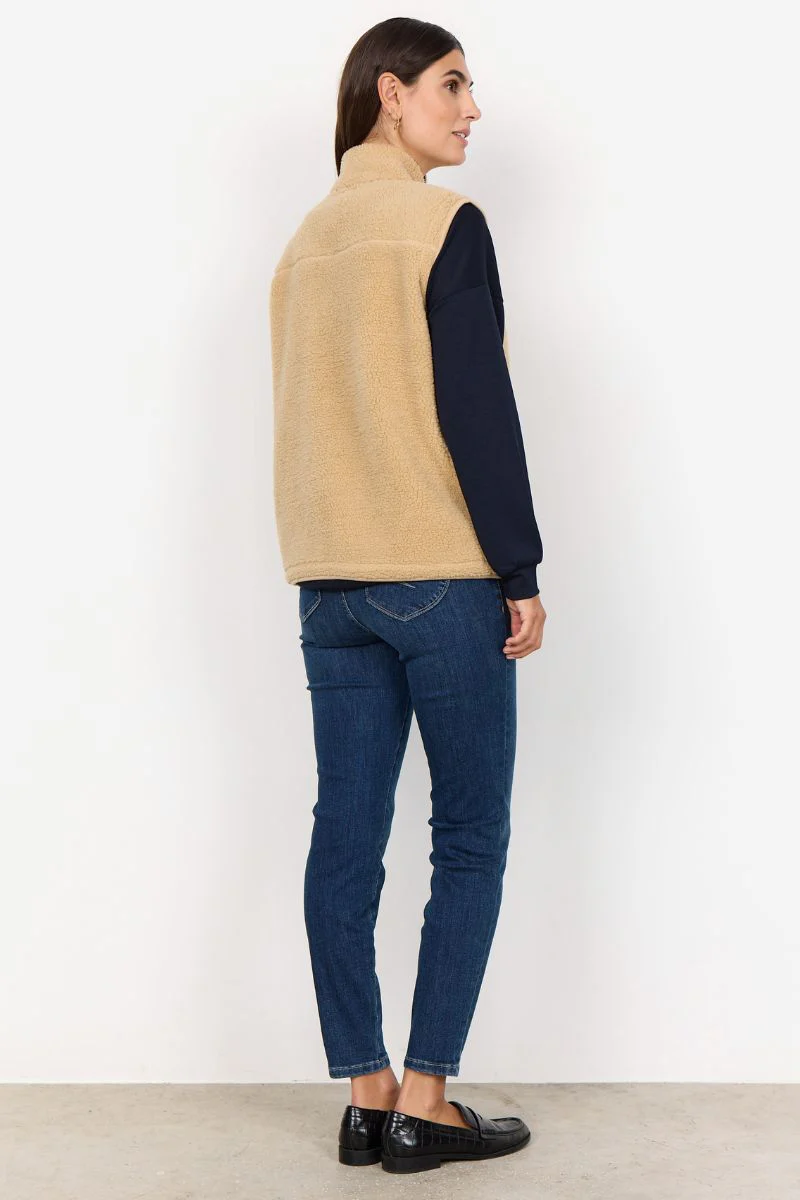 Ada Waistcoat | Sand | Teddy vest fra French Laundry - Image 13