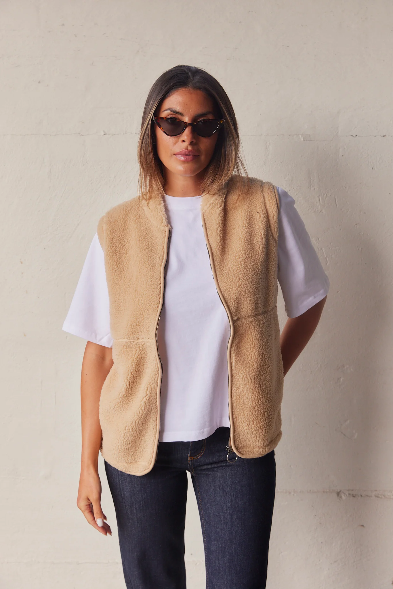 Ada Waistcoat | Sand | Teddy vest fra French Laundry - Image 4