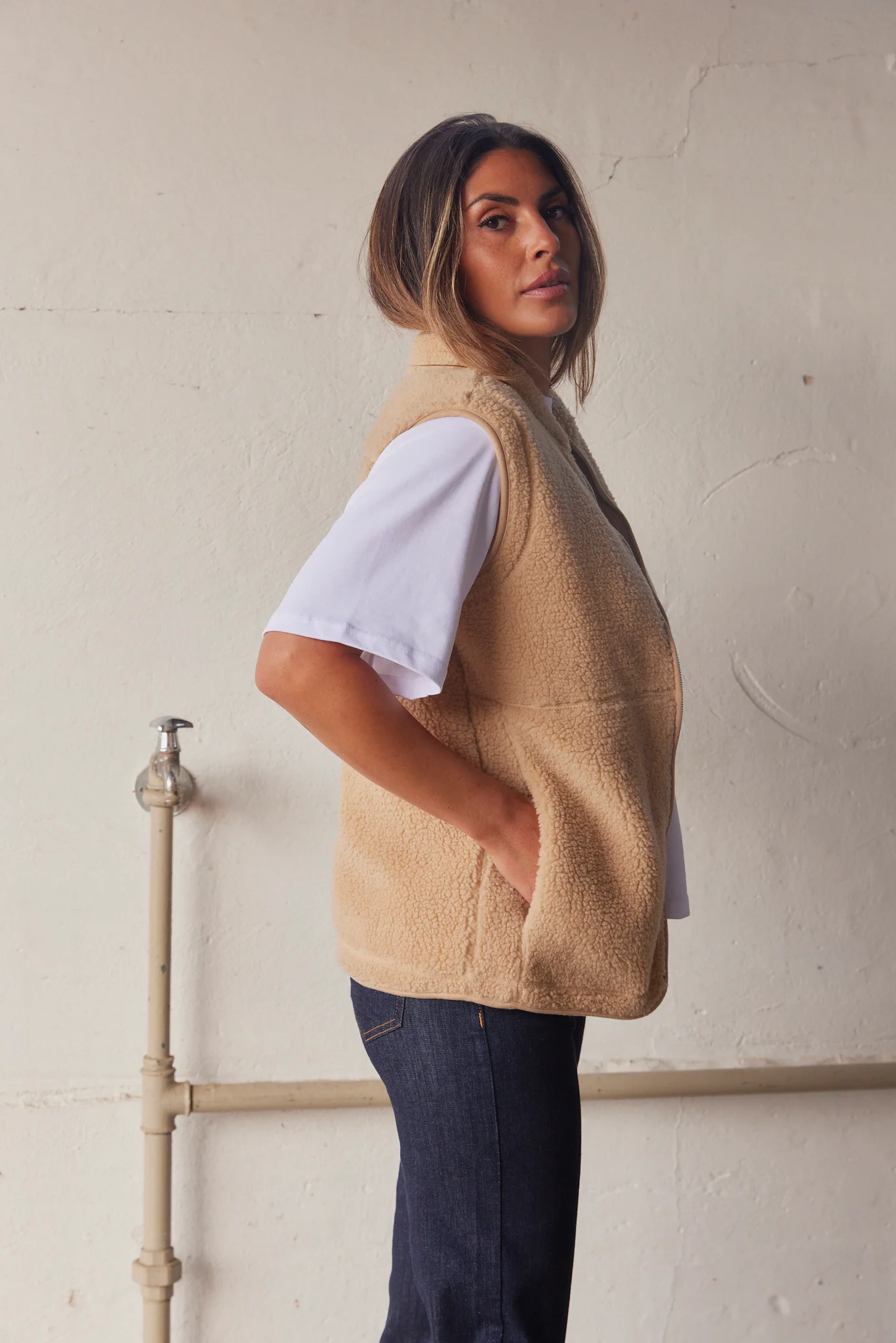 Ada Waistcoat | Sand | Teddy vest fra French Laundry - Image 5