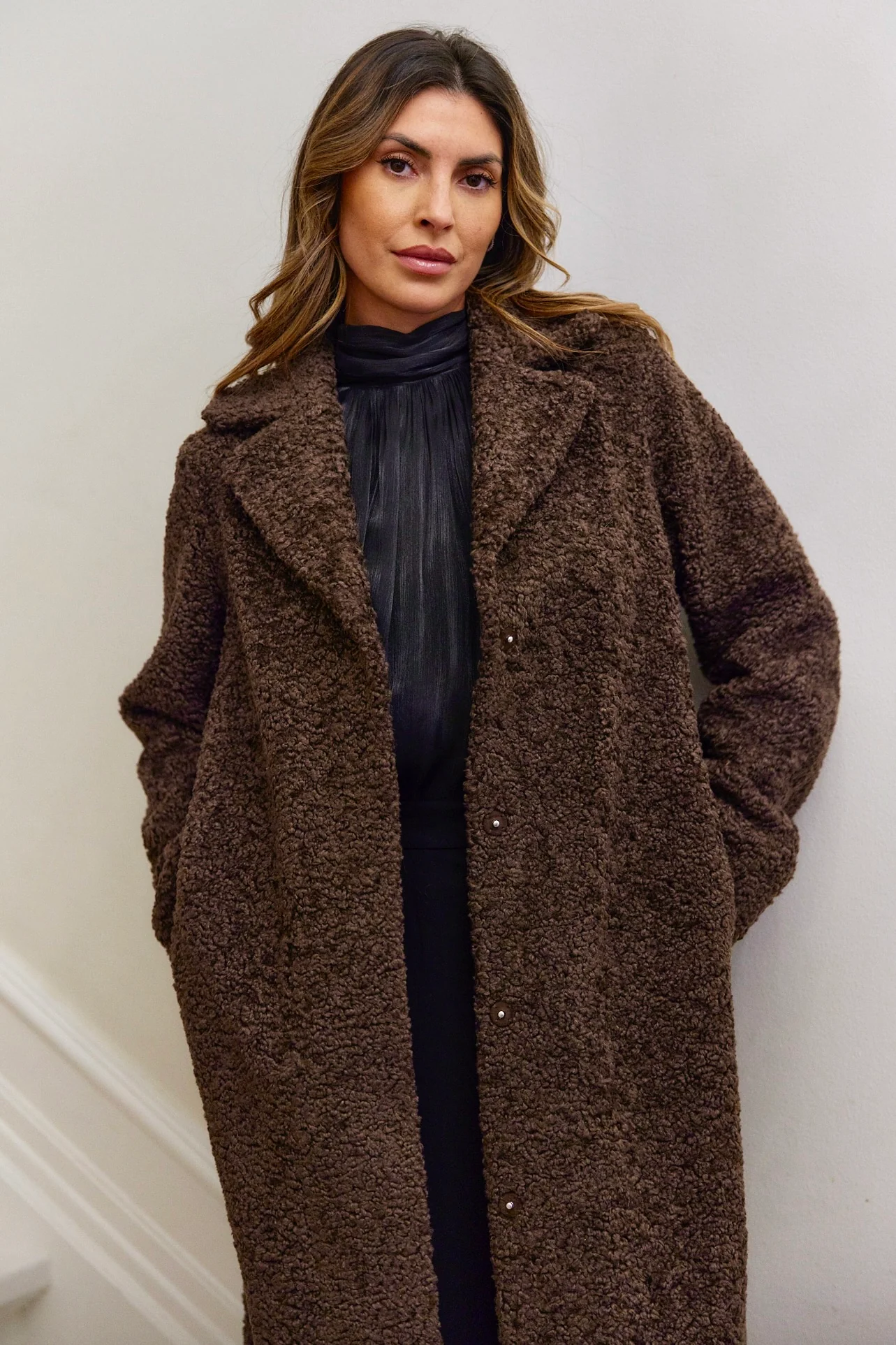 Addy FF Long Teddy Coat | Brun | Frakke fra French Laundry - Image 10