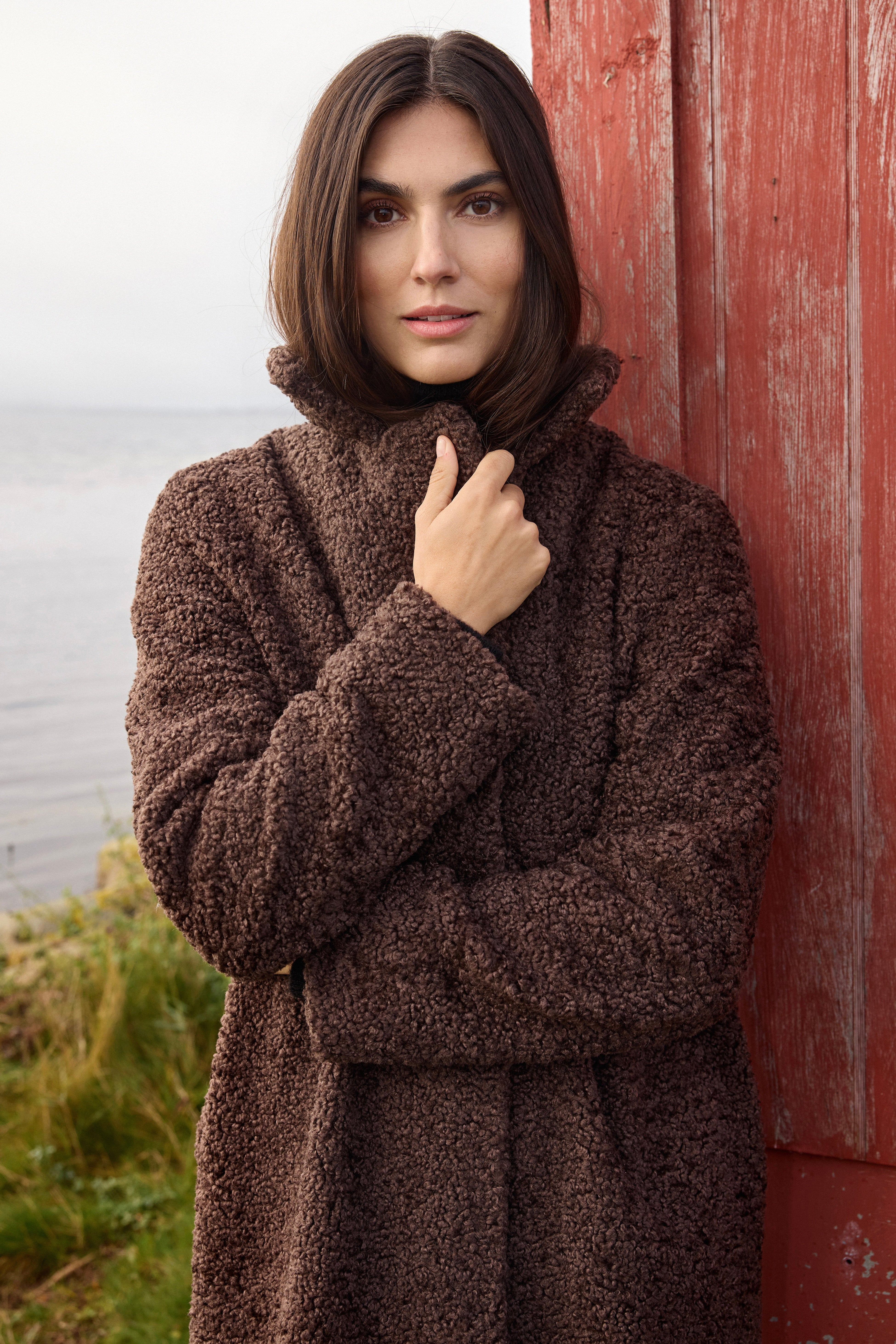 Addy FF Long Teddy Coat | Brun | Frakke fra French Laundry - Image 11