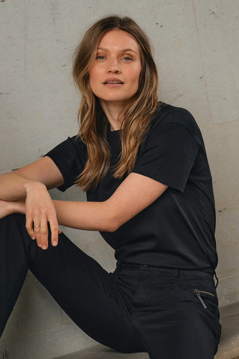 Aina O-SS Tee | Black | T-Shirt fra Mos Mosh - Image 3