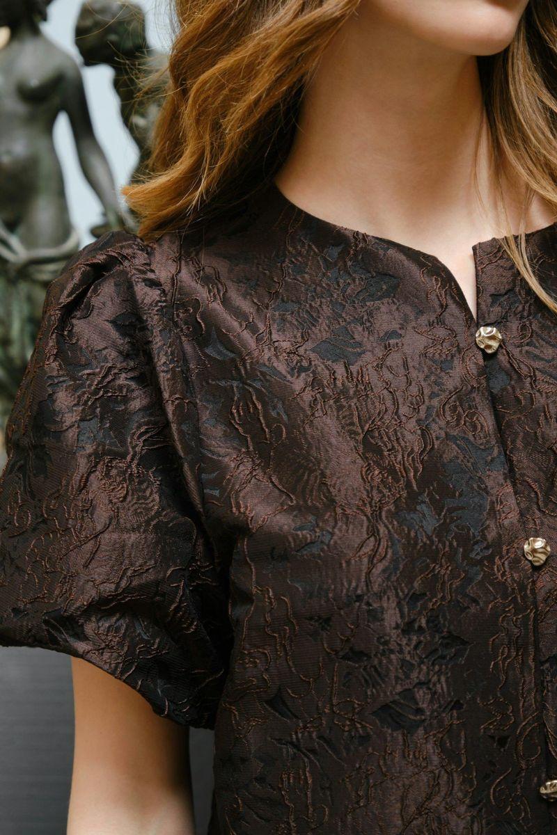 Aisa Brocade Blouse | Dark Brown | Bluse fra Neo Noir - Image 3