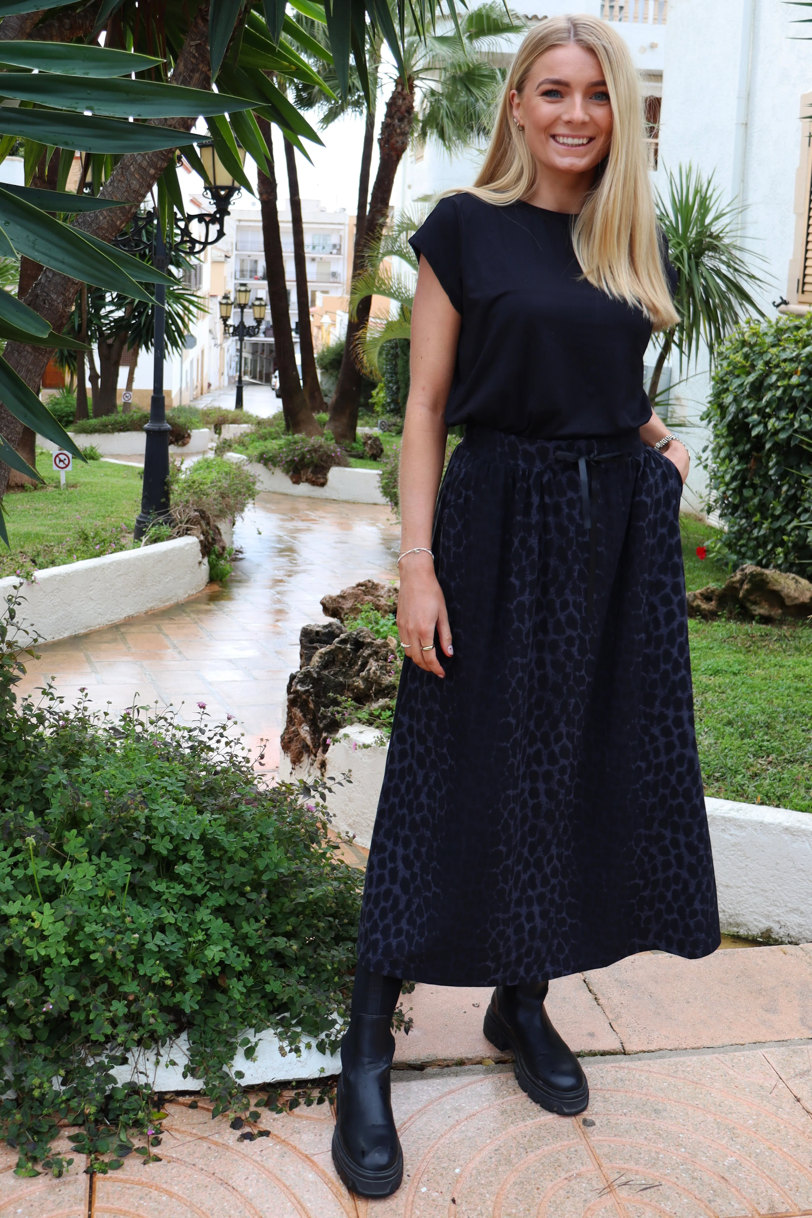Alma Loose Skirt | Dark Grey Leo | Nederdel fra Liberté - Image 2