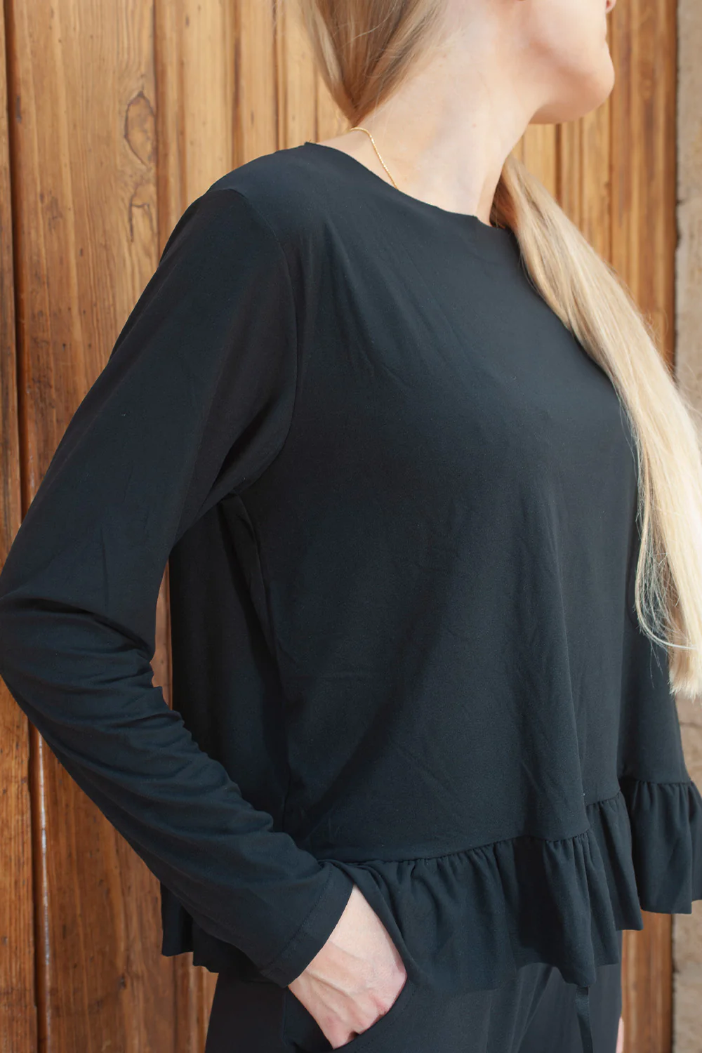 Alma LS Frill T-shirt | Black | Bluse fra Liberté - Image 3