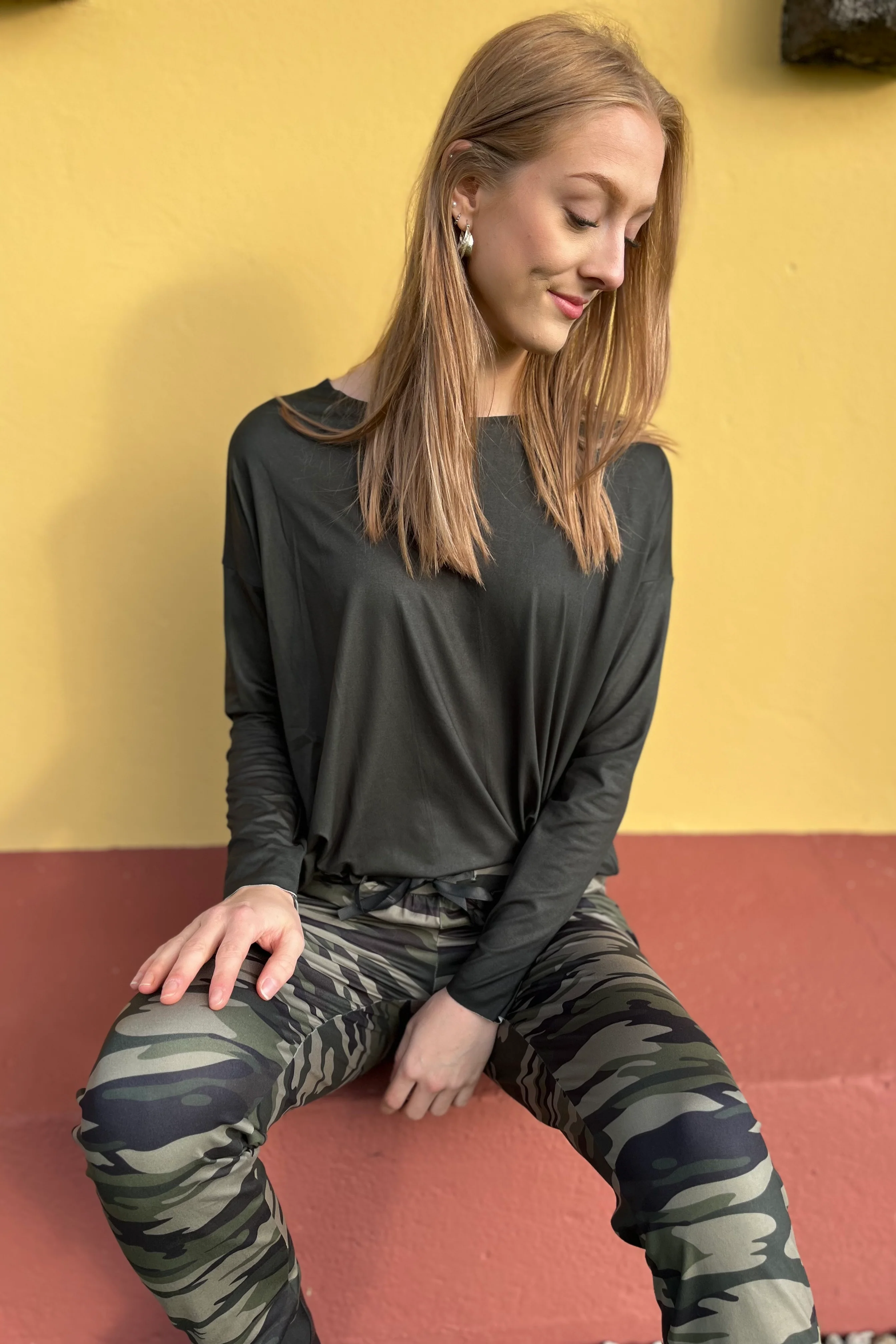 Alma Ls Top | Dusty Army | Bluse fra Liberté - Image 8