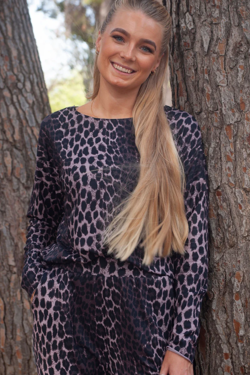 Alma Ls Top (Fleece) | Dark Brown Lux Leo | Bluse fra Liberté - Image 2