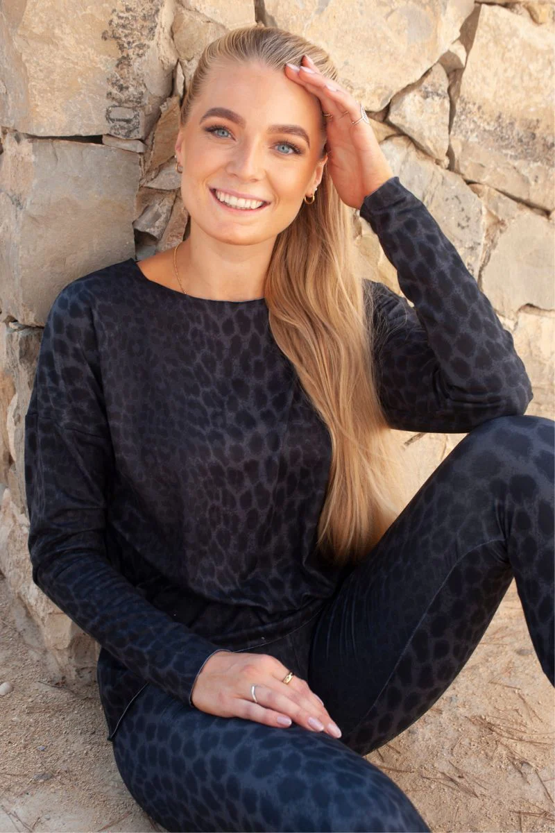 Alma Ls Top (Fleece) | Dark Grey Leo | Bluse fra Liberté - Image 14
