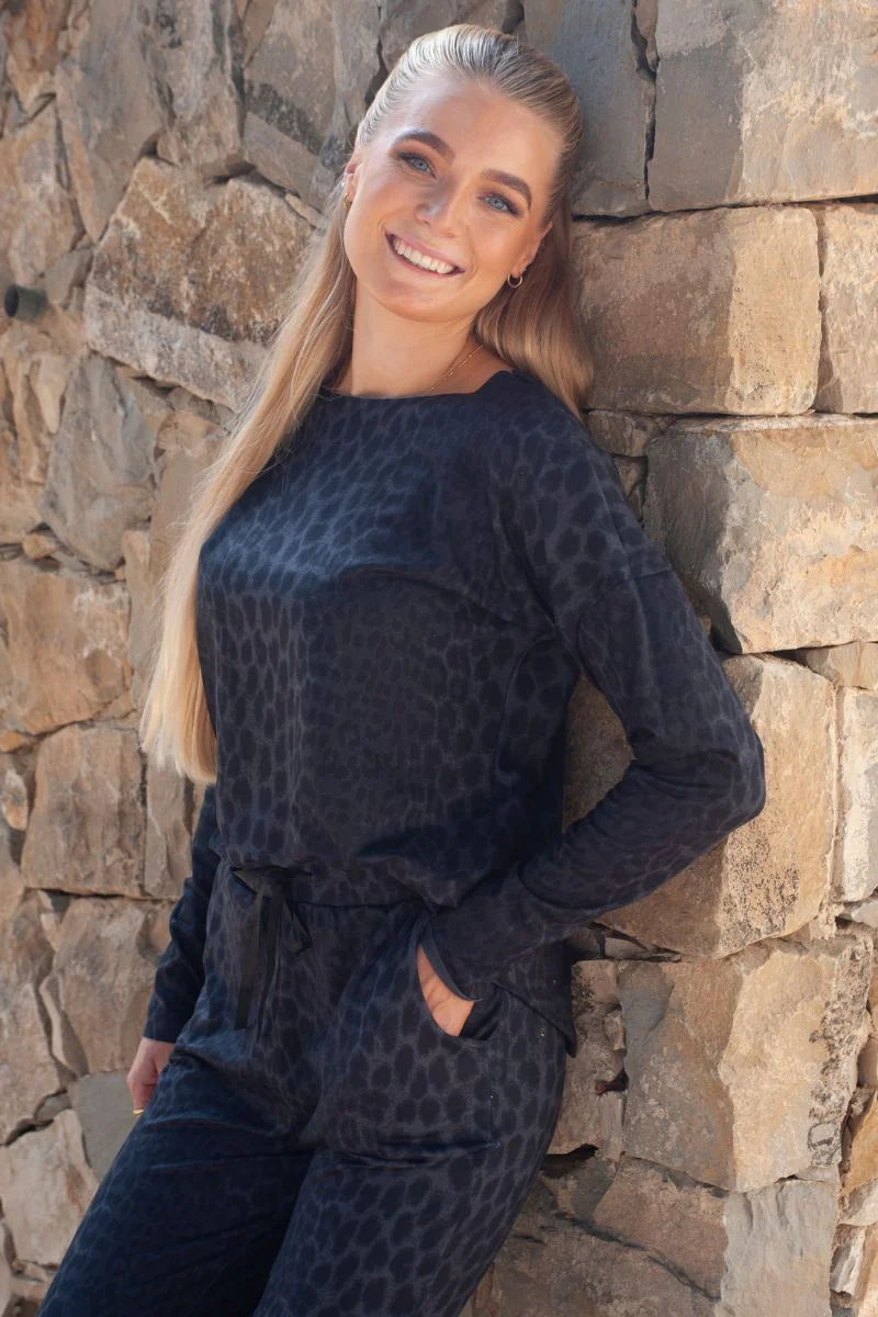 Alma Ls Top (Fleece) | Dark Grey Leo | Bluse fra Liberté - Image 7