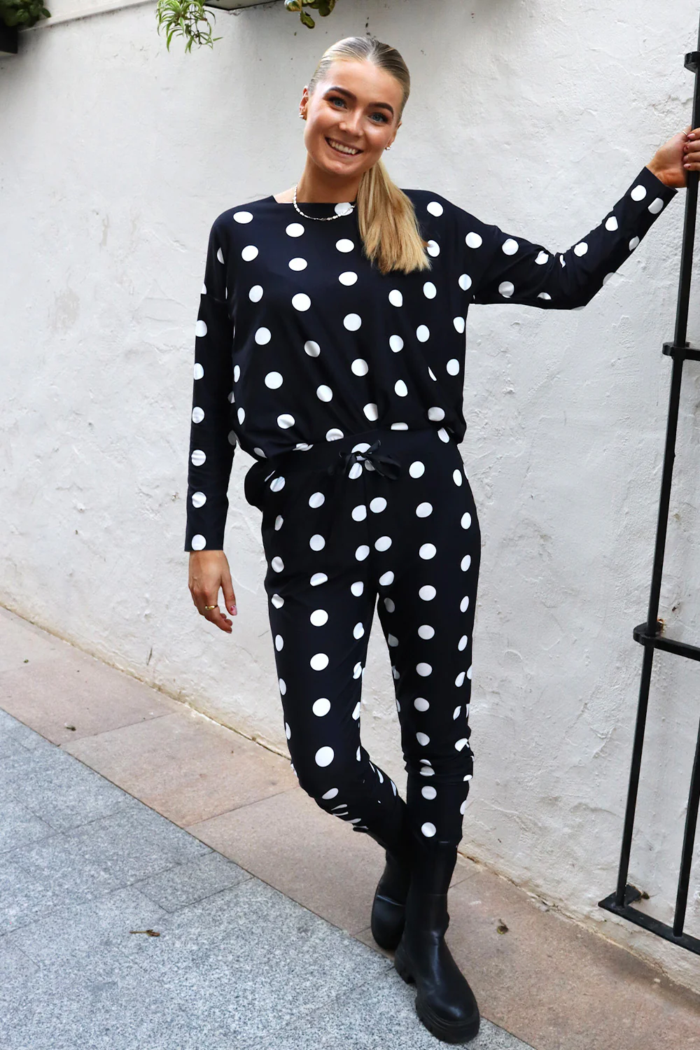 Alma Pants | Black Big Dot | Bukser fra Liberté - Image 2