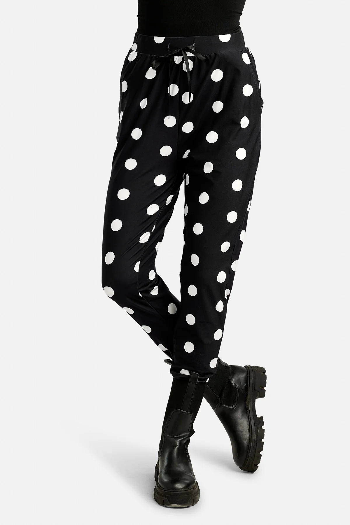 Alma Pants | Black Big Dot | Bukser fra Liberté - Image 8