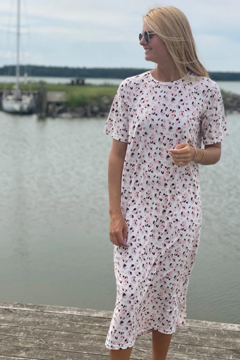 Alma Tshirt Dress | Pastel Leo | Kjole fra Liberté - Image 5