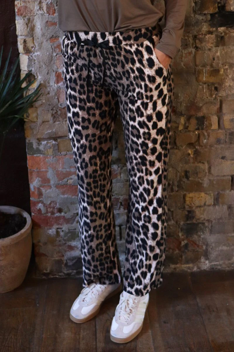 Alma Wide Pants | Big Lux Leo Fossil | Bukser fra Liberté - Image 5
