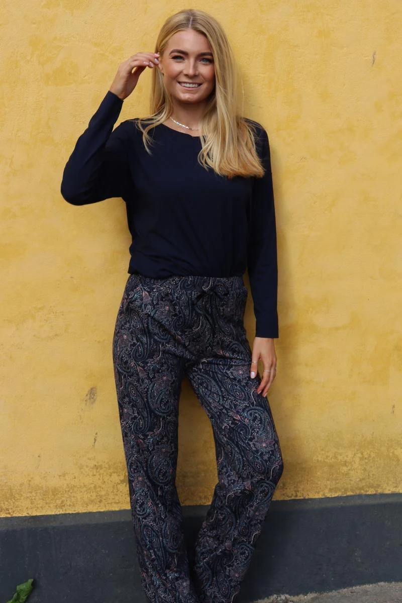 Alma Wide Pants | Night Sky Paisley | Bukser fra Liberté - Image 2