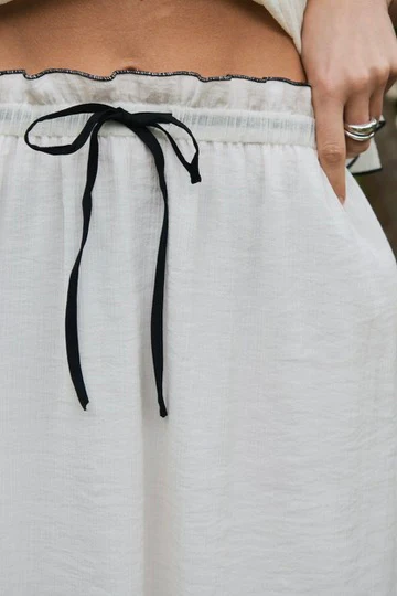Ariella Crepe Skirt | Creme | Nederdel fra Neo Noir - Image 7