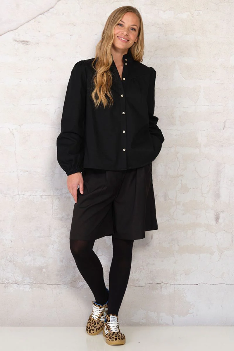 Barbara Shorts | Black | Shorts fra Prepair - Image 2