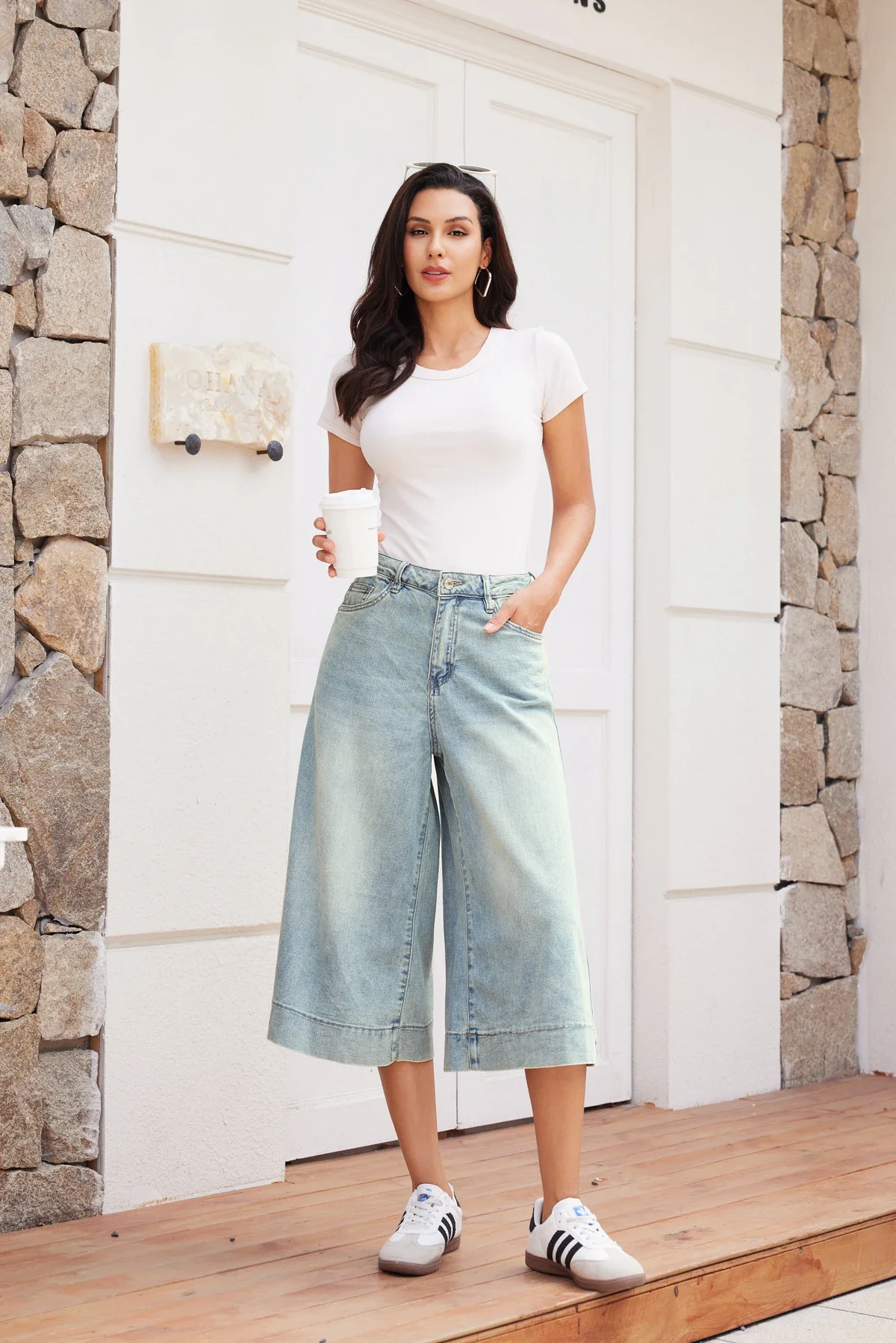 Betty Bermuda Capri Pant | Lyseblå | Shorts fra Avery