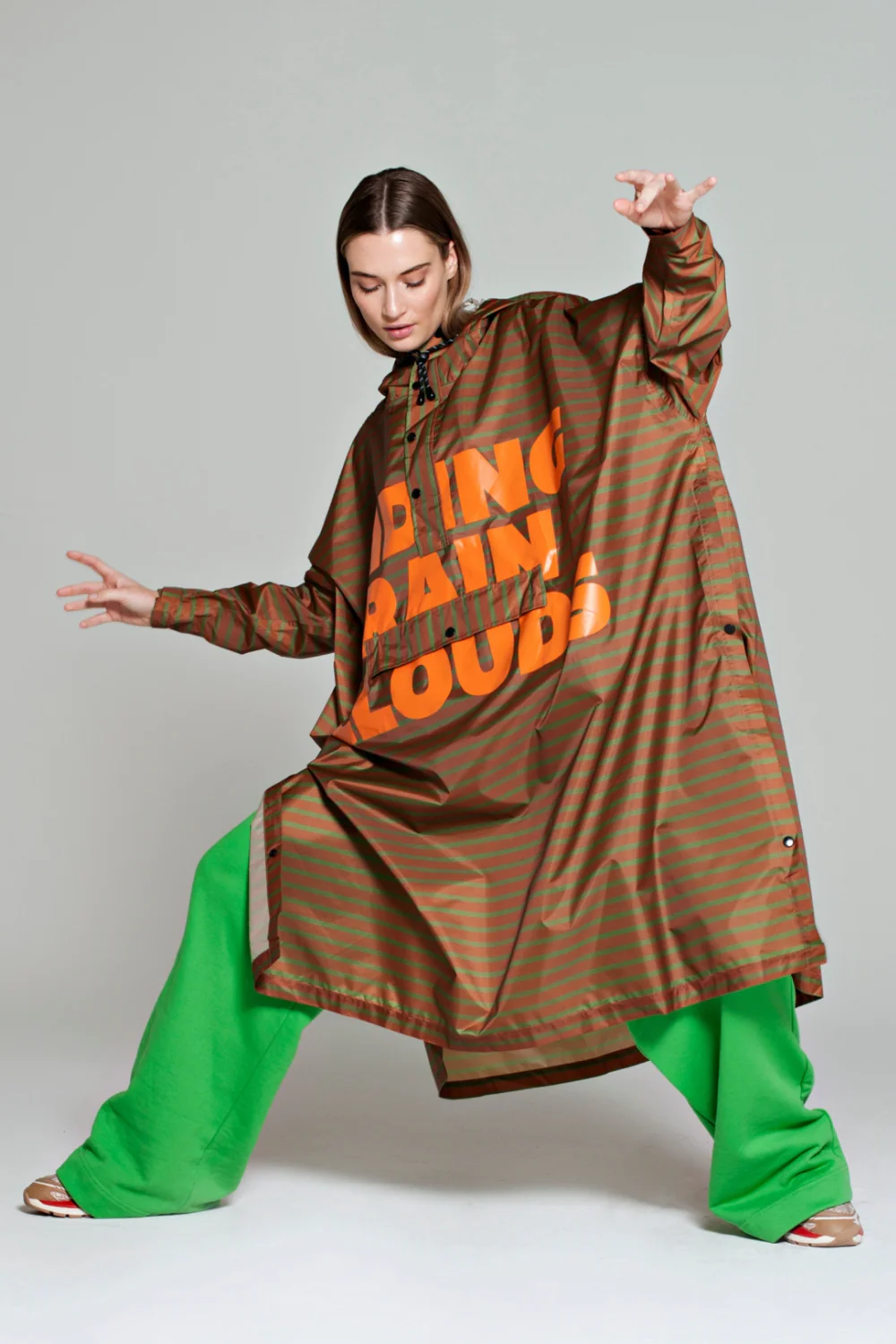 Breton Brown Green Text | Brun | Regnponcho fra Rainkiss - Image 4