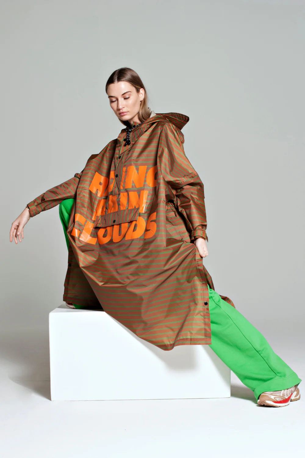 Breton Brown Green Text | Brun | Regnponcho fra Rainkiss - Image 5
