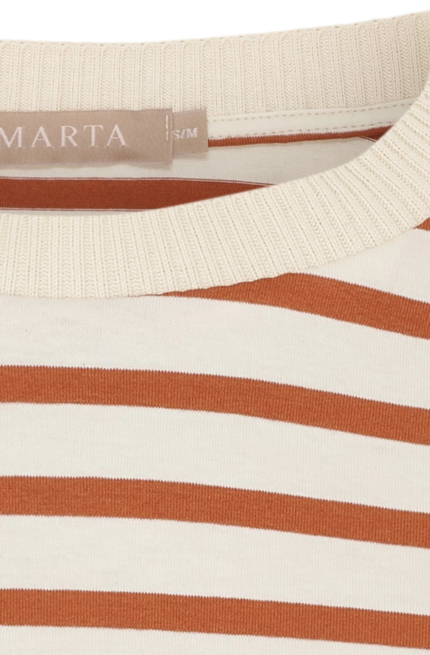 Brooklyn Tee | Beige/Rust | T-shirt fra Marta du Chateau - Image 2