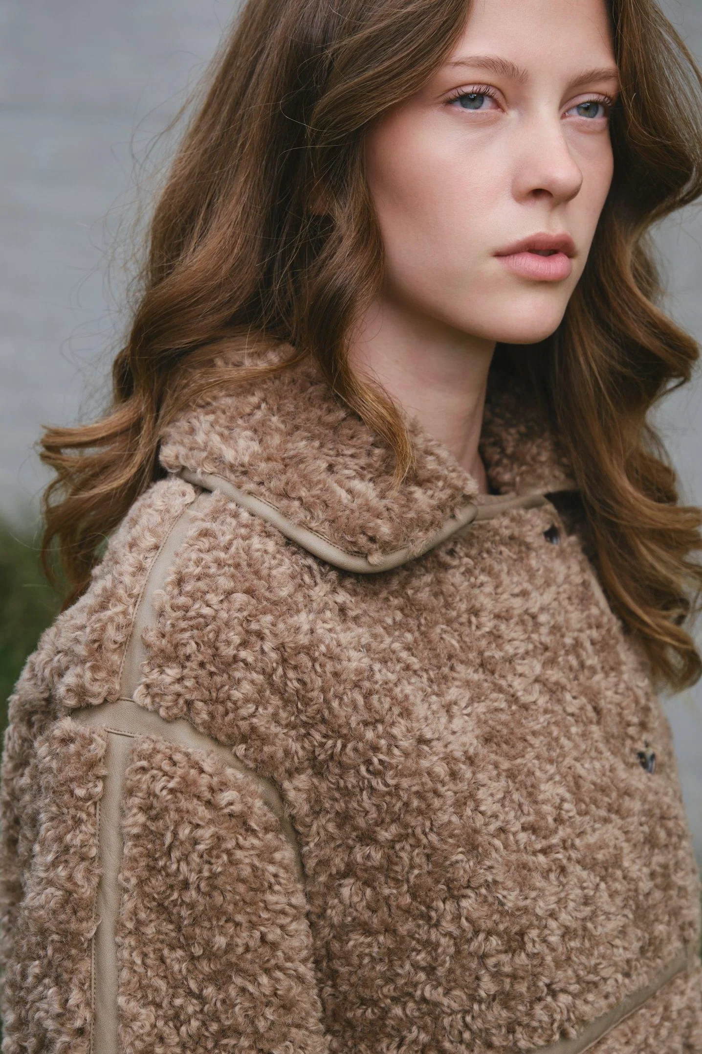 Castor Faux Fur Jacket | Taupe | Jakke fra Neo Noir - Image 3