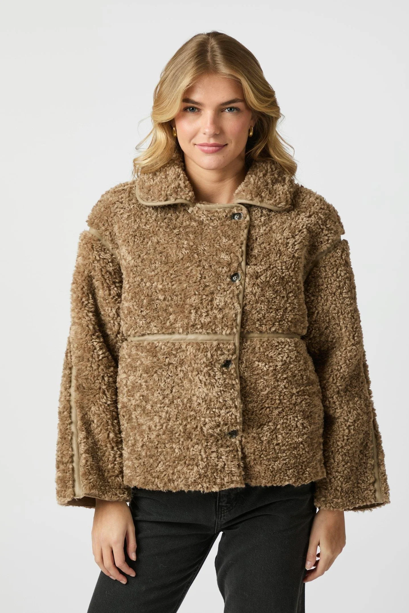 Castor Faux Fur Jacket | Taupe | Jakke fra Neo Noir - Image 7