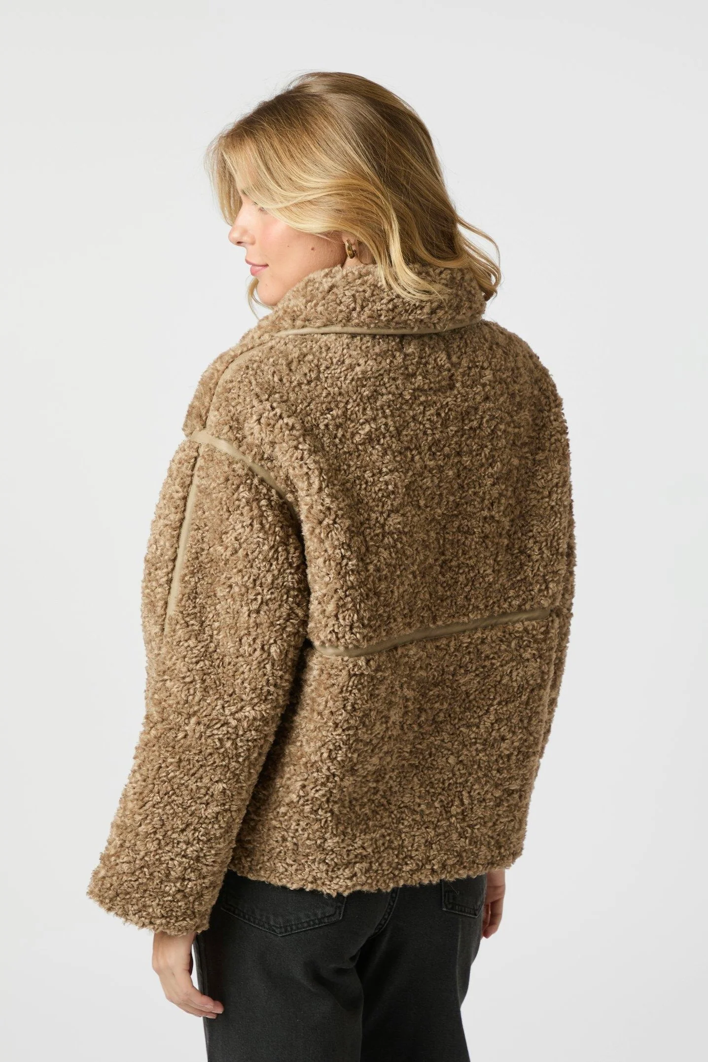 Castor Faux Fur Jacket | Taupe | Jakke fra Neo Noir - Image 8