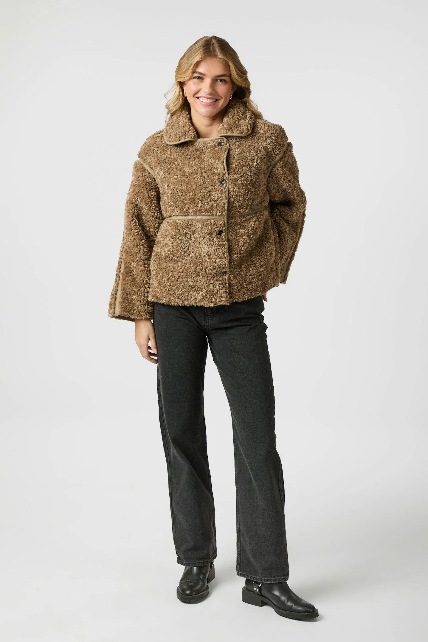 Castor Faux Fur Jacket | Taupe | Jakke fra Neo Noir - Image 9