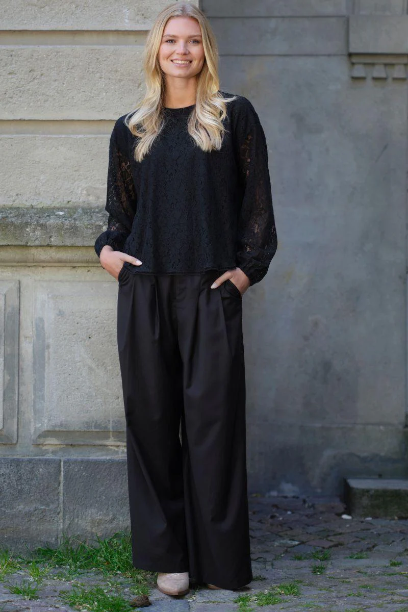 Claire Blouse 2822 | Black | Bluse fra Prepair - Image 3