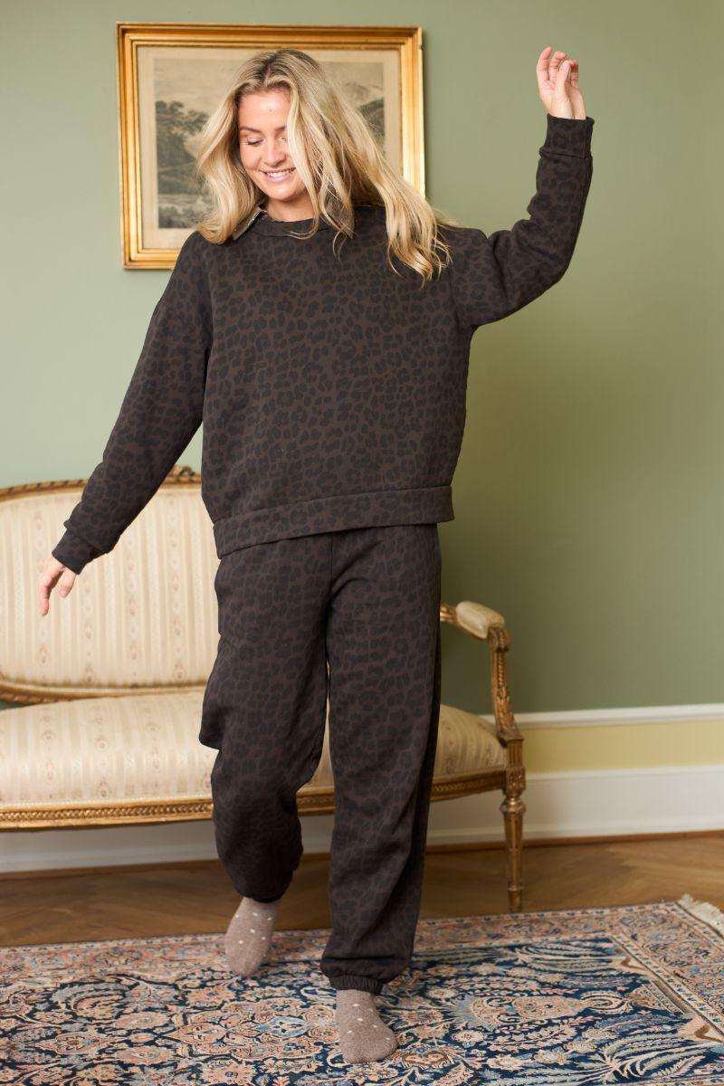 Dea Sweat Pant | Dark Leopard | Bukser fra Black Colour - Image 3