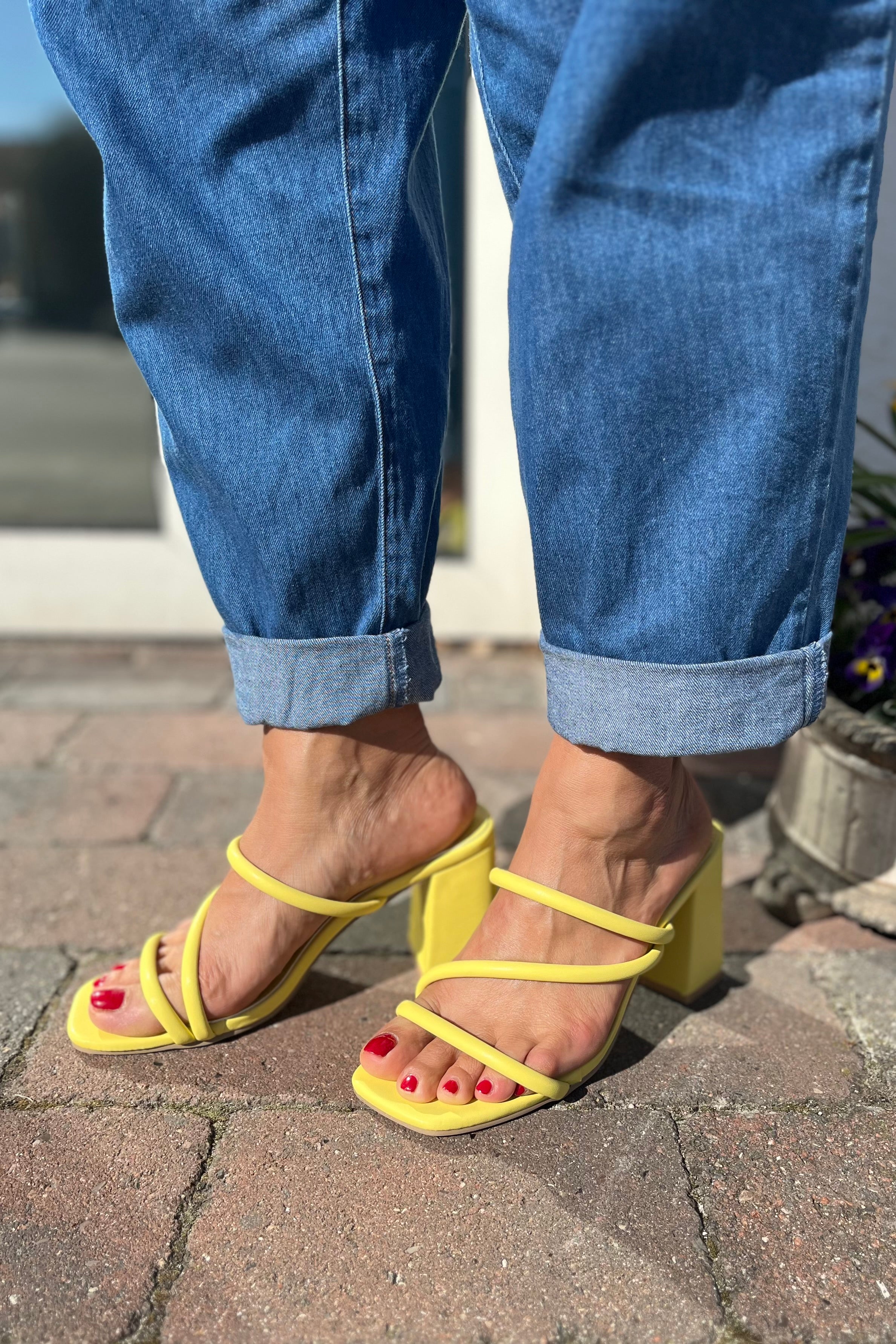 Strappy Block Heels | Yellow | Sandaler fra Avery - Image 3