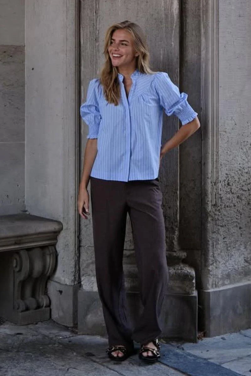 Diana Stripy Stone Blouse | Light Blue | Bluse fra Neo Noir - Image 8
