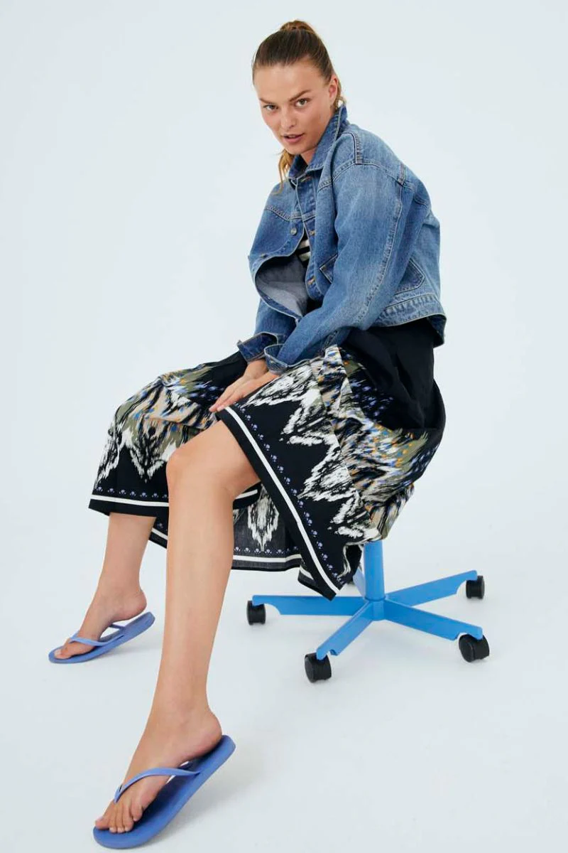 Enny Jacket | Medium Blue Denim | Jakke fra Freequent - Image 9