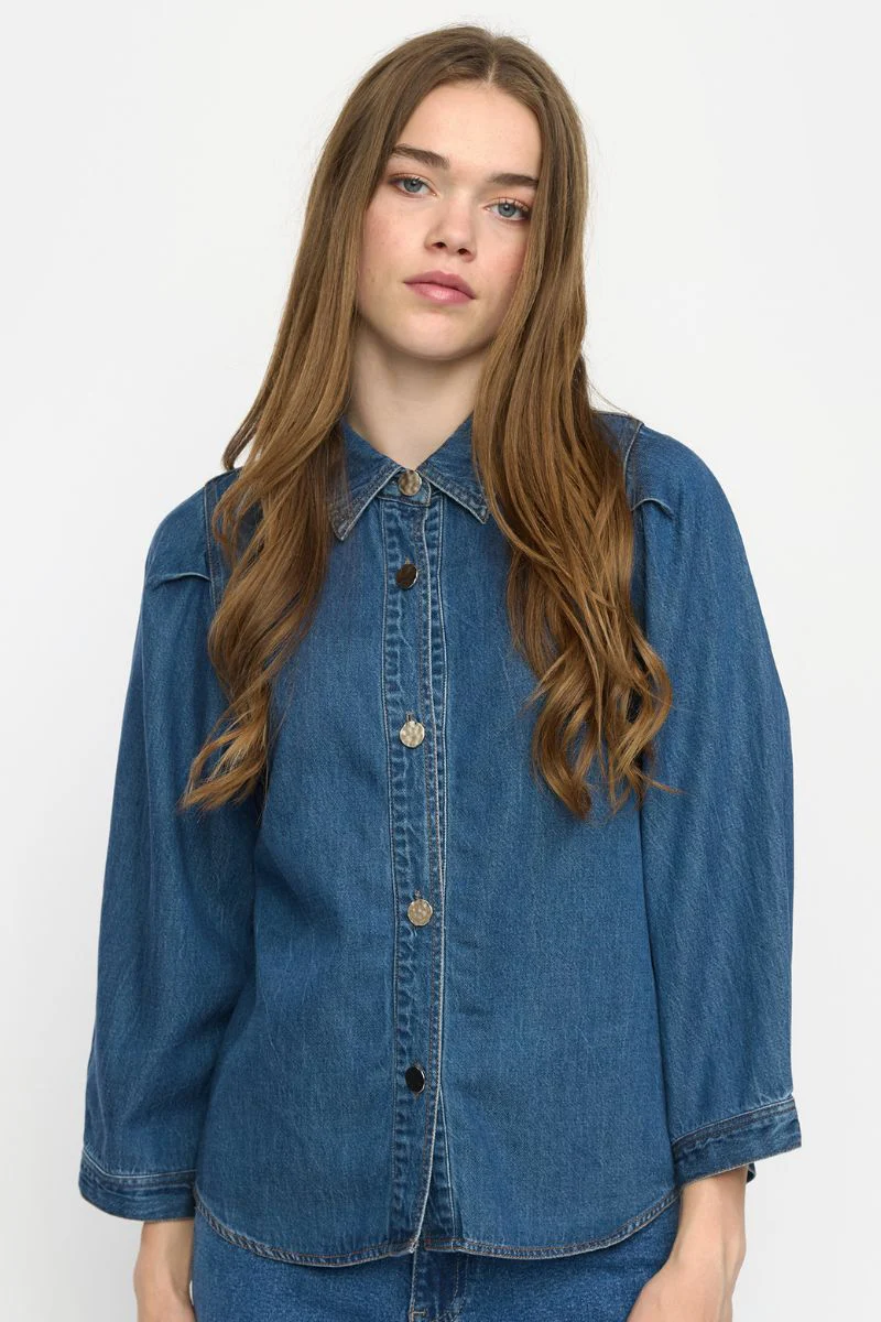 Erin Shirt | Medium Blue Denim Wash | Skjorte fra Soft Rebels - Image 2