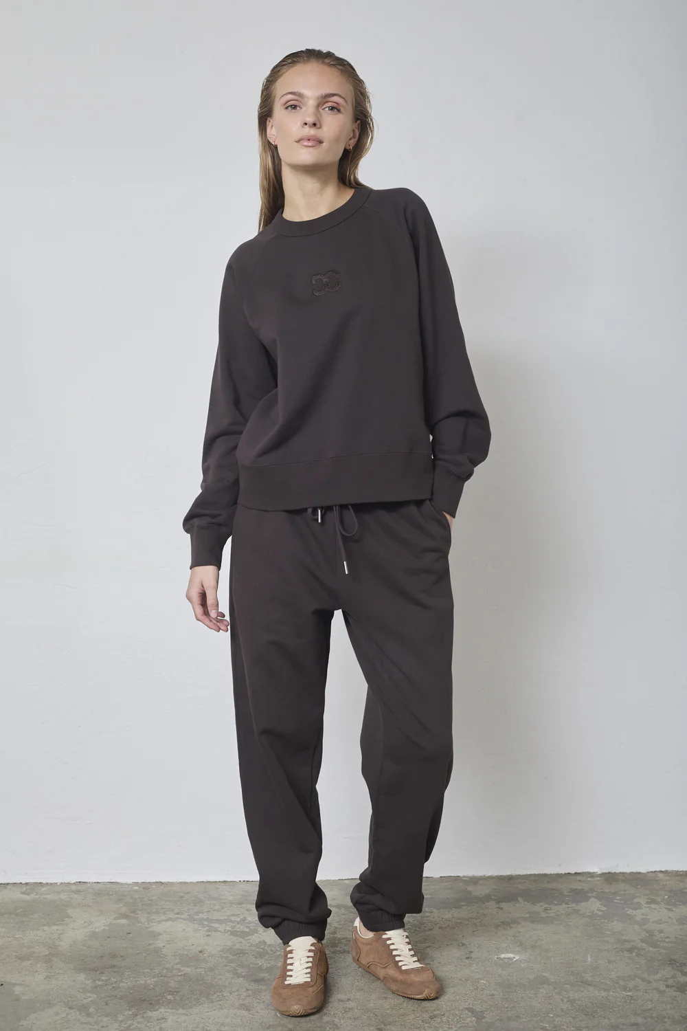 Eris Emb Sweat 47006 | Dark Brown | Sweatshirt fra Co'couture - Image 3