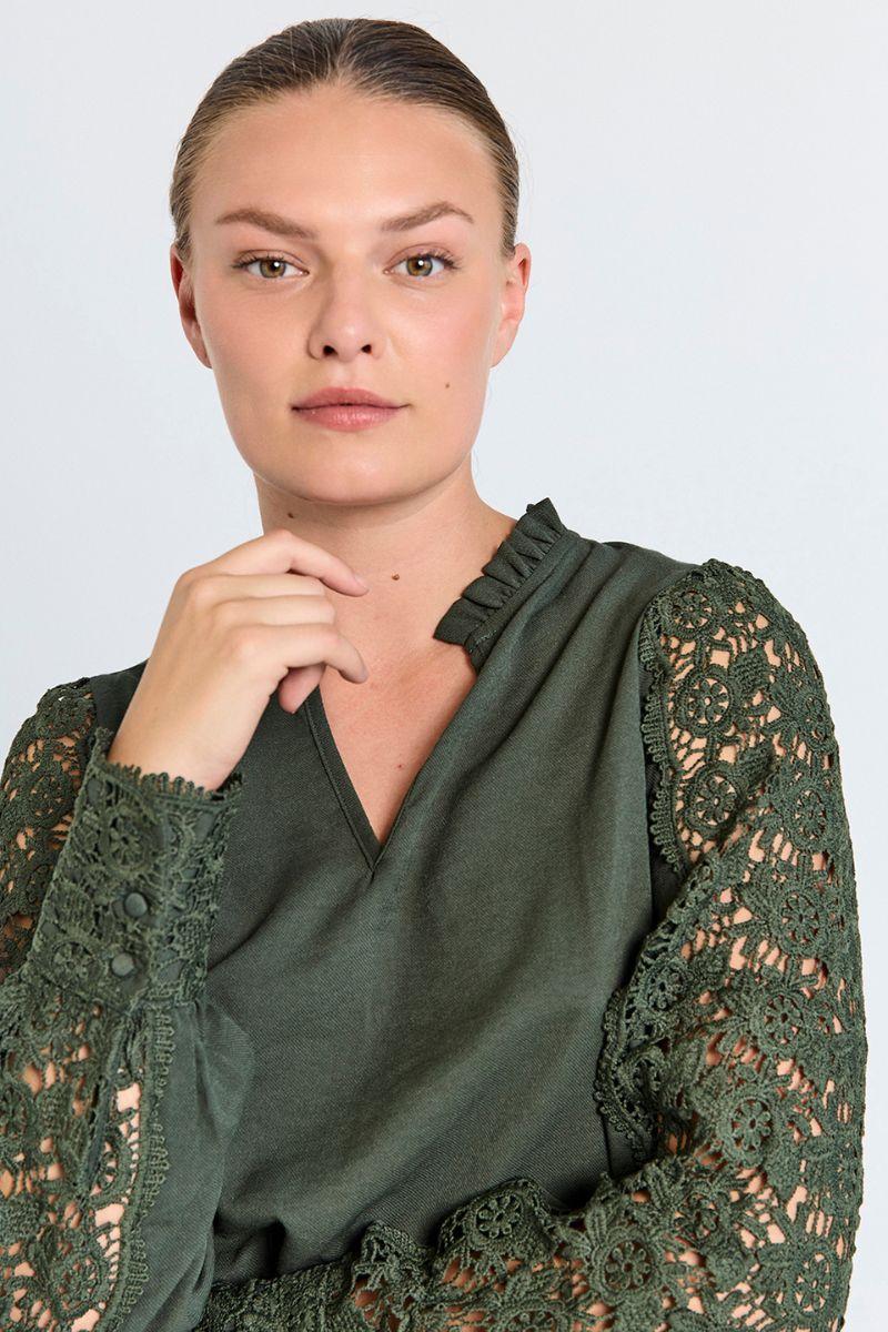 Essa Blouse 205567 | Kombu Green | Bluse fra Freequent - Image 2