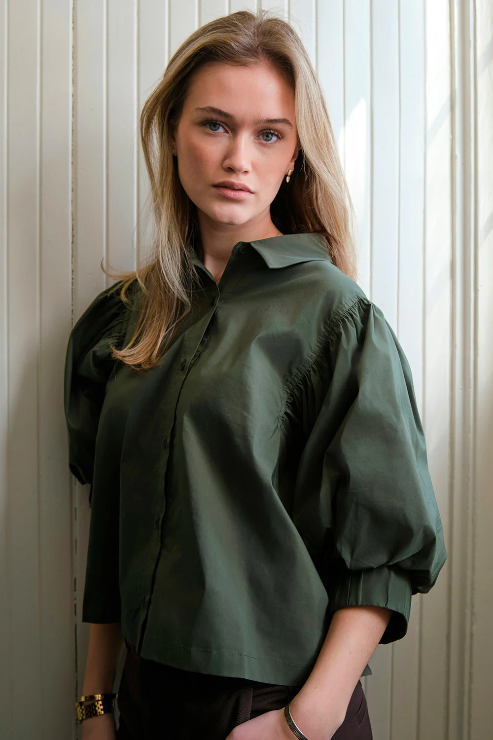 Etta Poplin Shirt | Army | Bluse fra Neo Noir - Image 4