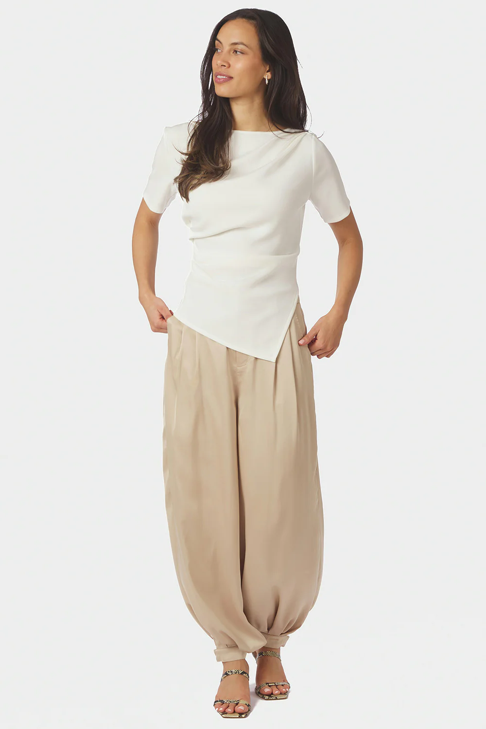 Fayla Drapy Satin Balloon Pants | Dark Sand | Pants fra Neo Noir - Image 7