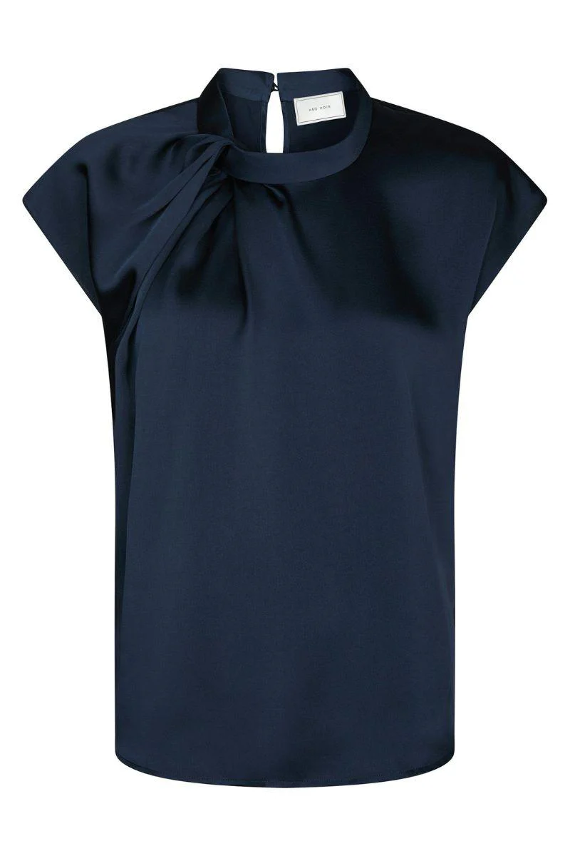 Fleur Drapy Satin Blouse | Navy | Bluse fra Neo Noir - Image 2