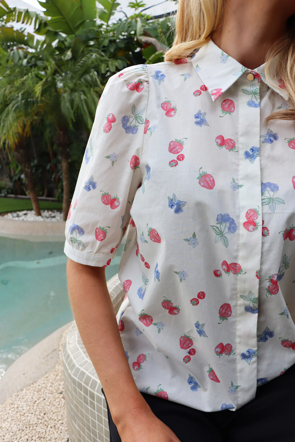Flora Ss Blouse | Offwhite Berries - Image 2