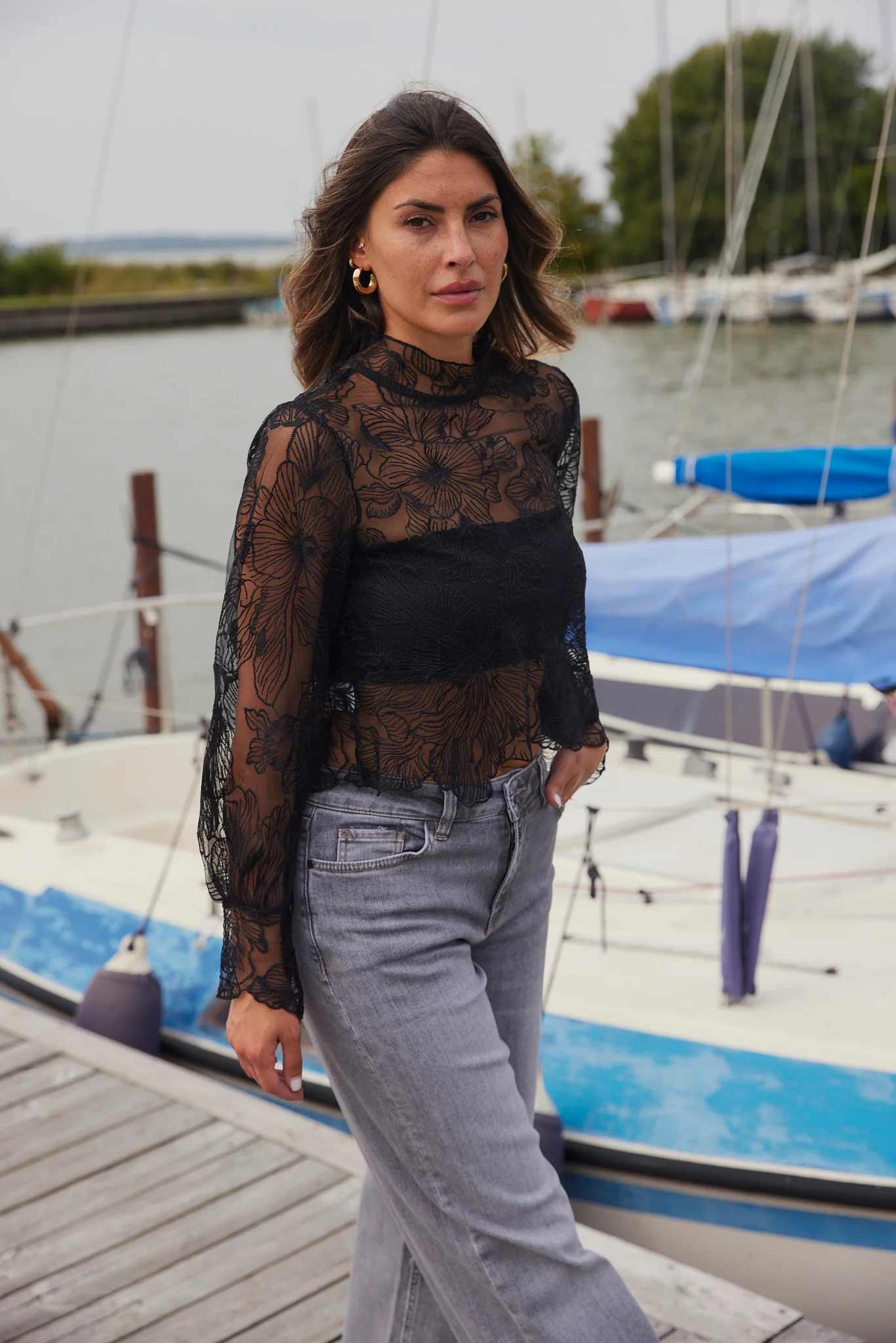 Floral Emb Lace Blouse | Blonde bluse fra Avery