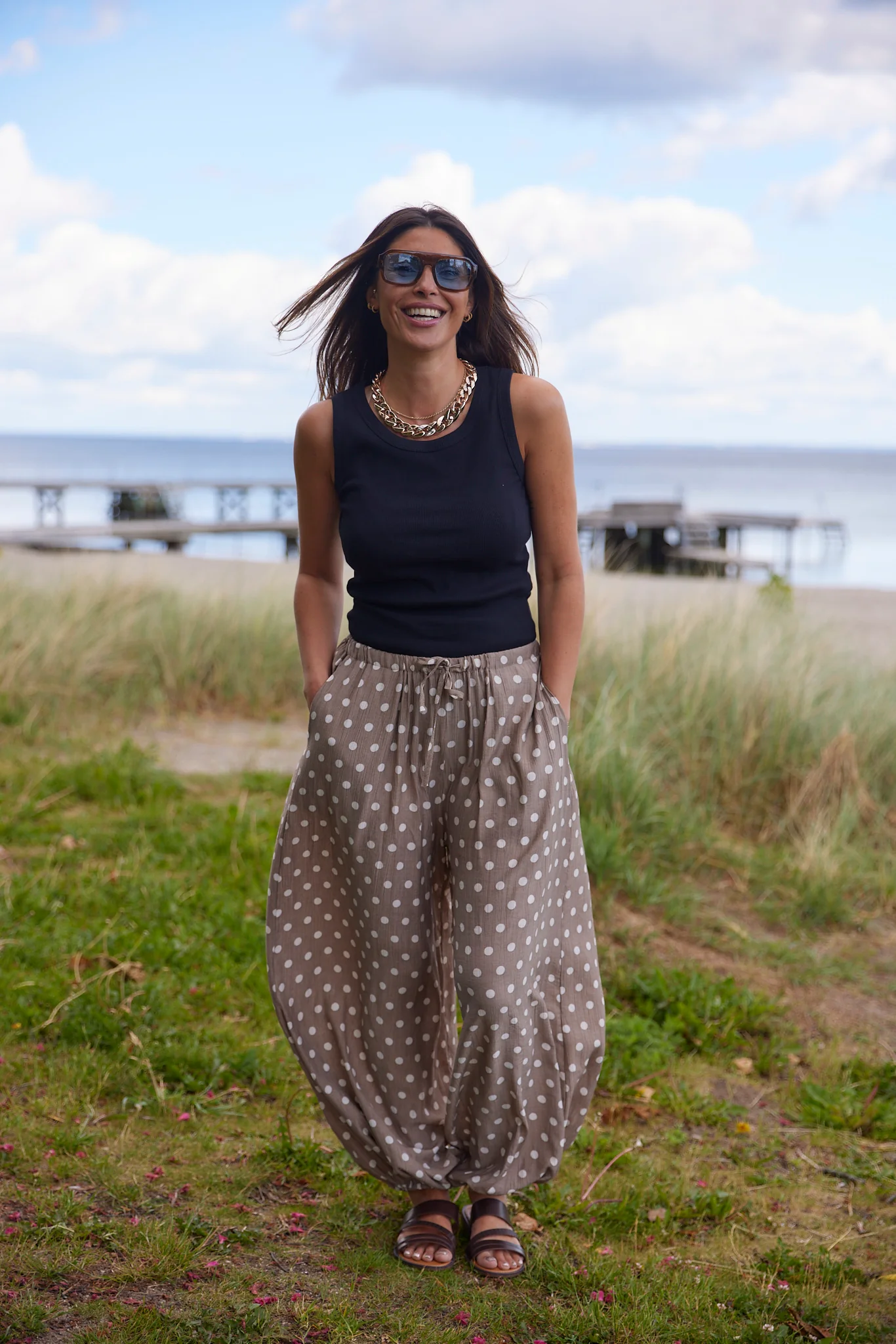 Flowy Polka dot pants | Taupe | Bukser fra Atelier C - Image 2