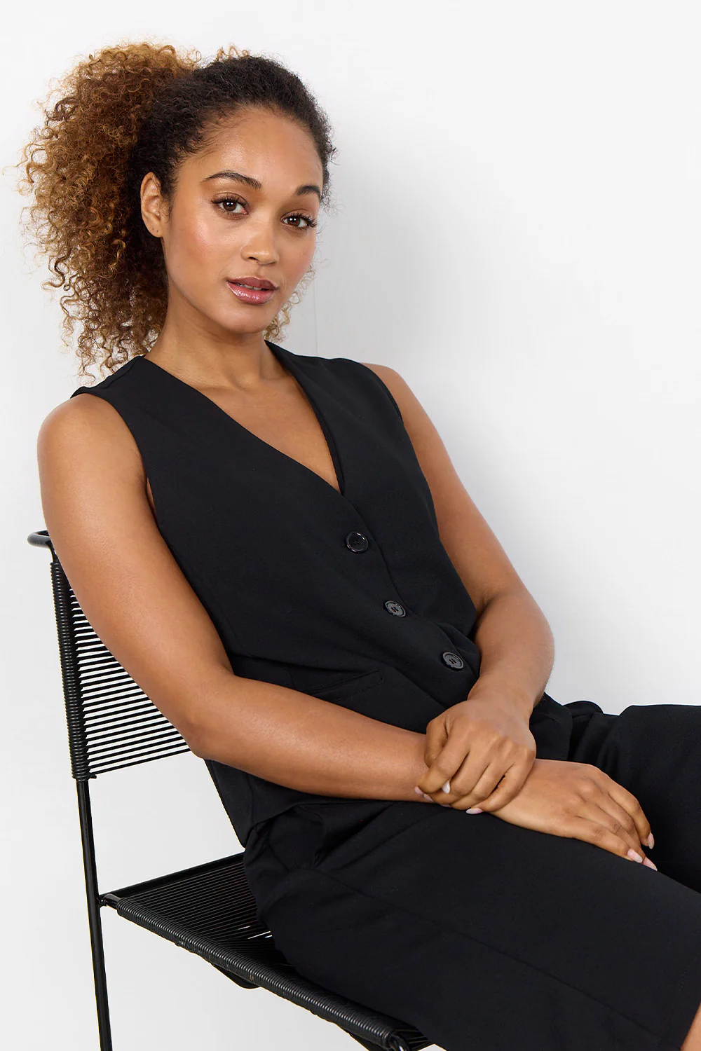 Freya Waistcoat | Black | Vest fra French Laundry - Image 5