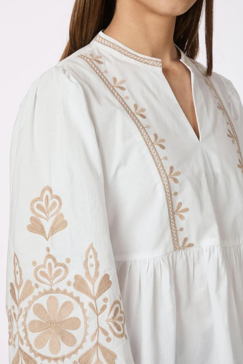 Ginia Emb Blouse 164393 | Off White | Bluse fra Neo Noir - Image 5