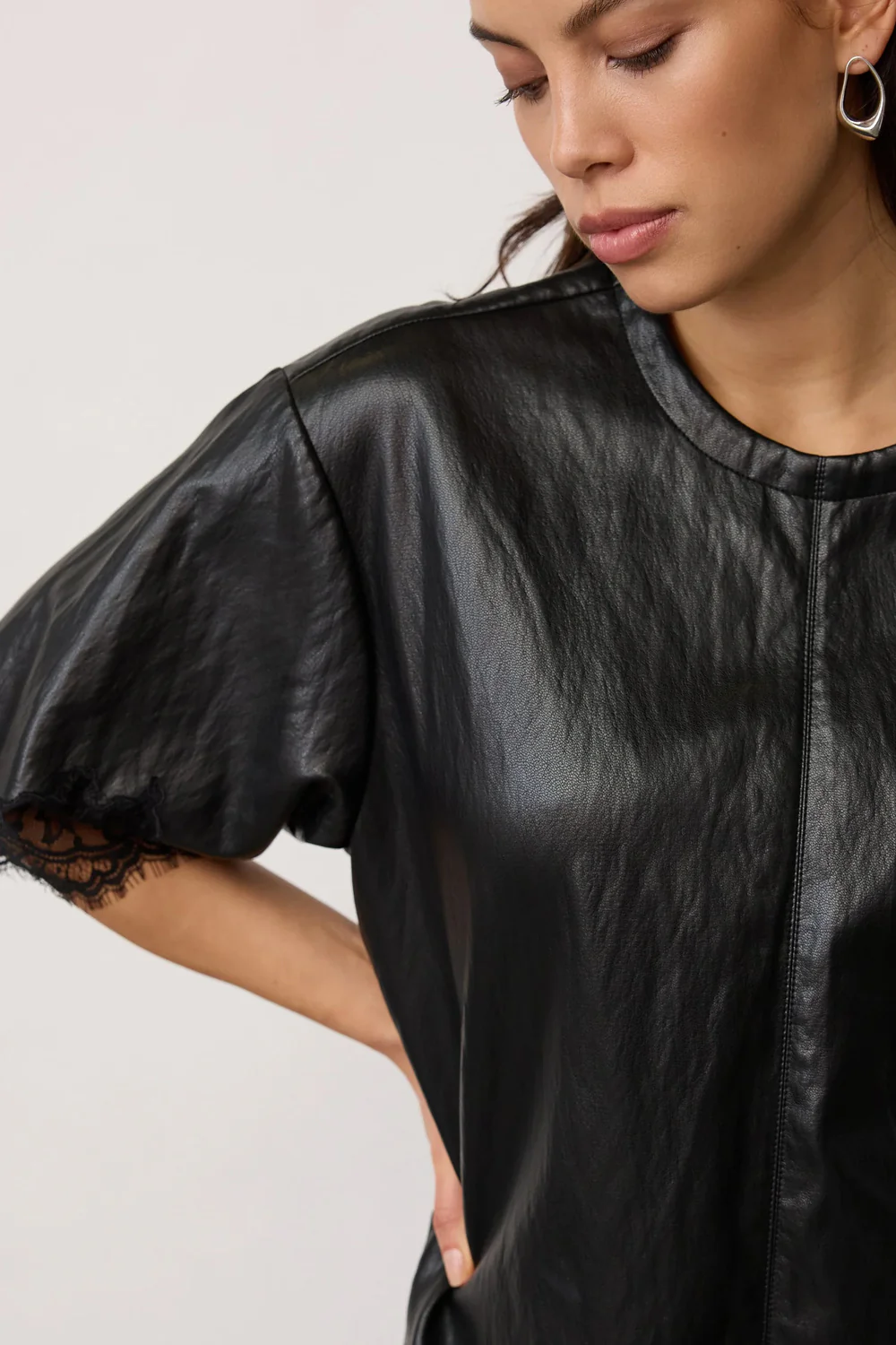 Gitt Box Lace Tee 45105 | Black | Bluse fra Co'couture - Image 3