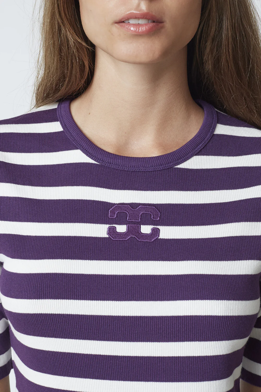 Granny Rib Emb SS T-shirt 33206 | OffWhite/Plum | T-Shirt fra Co'couture - Image 2