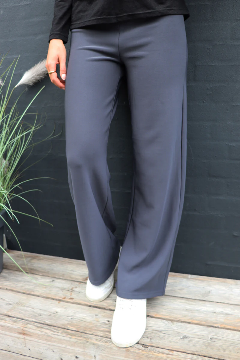 Henne Wide Pants | Anthracite Grey | Bukser fra Liberté - Image 2