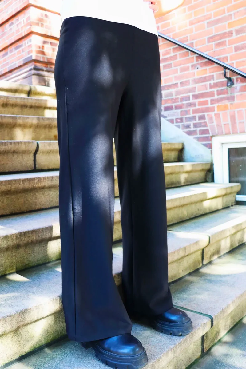 Henne Wide Pants | Black | Bukser fra Liberté - Image 6