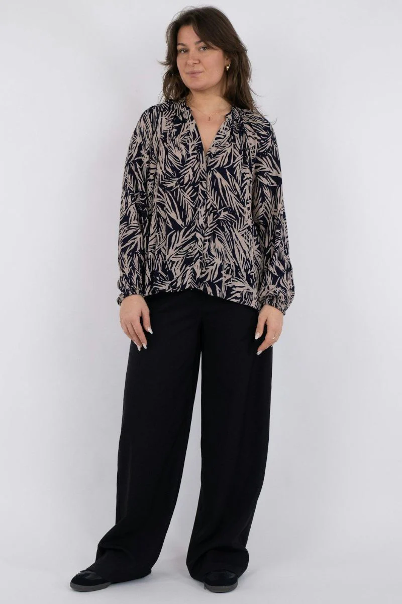 Huma Breeze Blouse | Navy | Bluse fra Neo Noir - Image 5